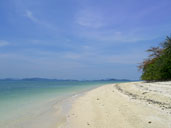 บรรยากาศชายหาดเกาะรังใหญ่ อ.เมือง จ.ภูเก็ต